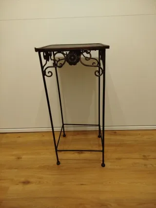 Mesa auxiliar metal y madera