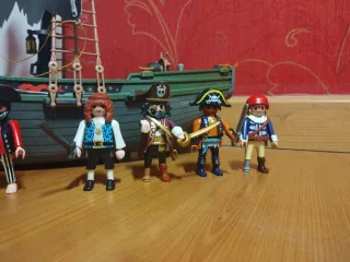 Barco Pirata Playmobil con Figuras y Tesoro