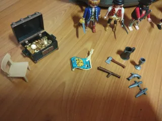 Barco Pirata Playmobil con Figuras y Tesoro