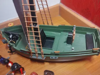 Barco Pirata Playmobil con Figuras y Tesoro