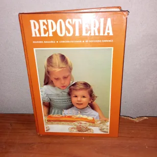 2 libros, Repostería y otra La cocina práctica.