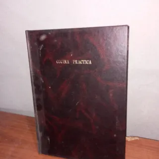 2 libros, Repostería y otra La cocina práctica.