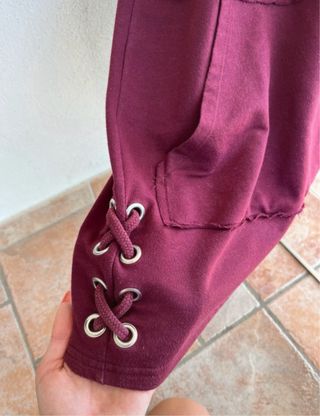 Vestito bordeaux con cappuccio Bershka