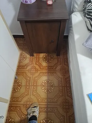 2 Comodini in legno scuro