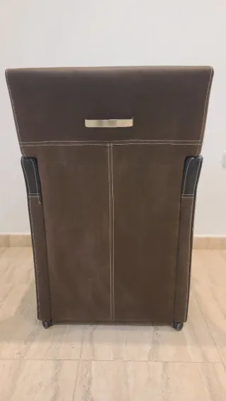 Sillón de diseño con ruedas