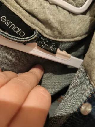 Cazadora vaquera con capucha