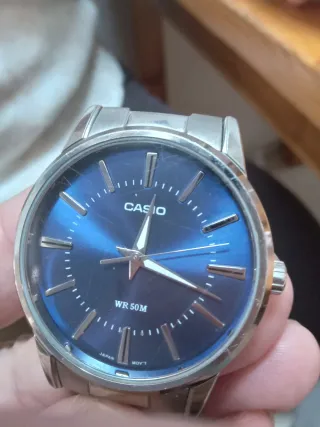 Rèloj casio. De acero azul