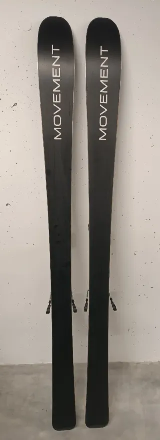 Equipo de esqui alpino y botas