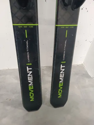 Equipo de esqui alpino y botas