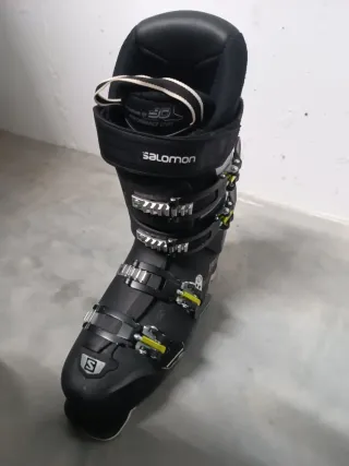 Equipo de esqui alpino y botas