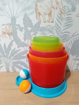 Juego apilable vasos y pelotas