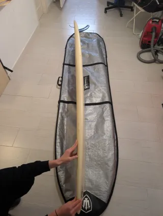 Tabla de surf con funda