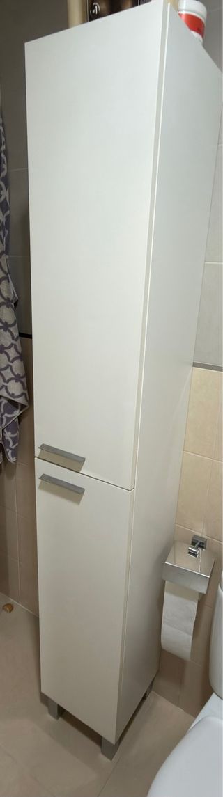 Columna de baño blanca