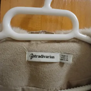 Abrigo Stradivarius Beige