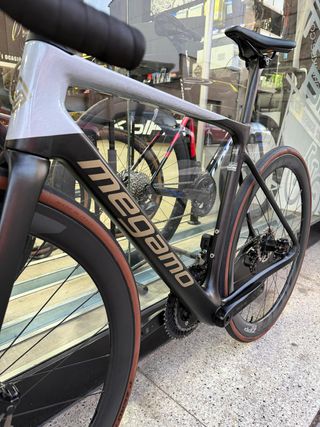 BICICLETA DE CARRETERA MEGAMO RAISE 15 CW