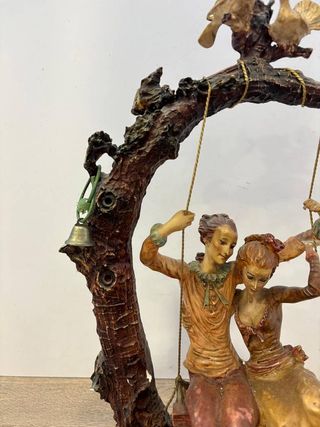 FIGURA DE PAREJA EN COLUMPIO