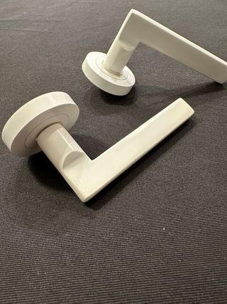 Manillas para puerta blancas