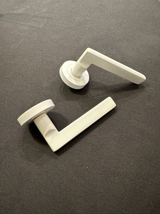 Manillas para puerta blancas