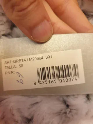 Cazadora gris y blanca. Talla 50.