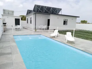 Se alquila estupendo chalet cerca de la barrosa a