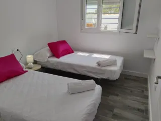 Se alquila estupendo chalet cerca de la barrosa a