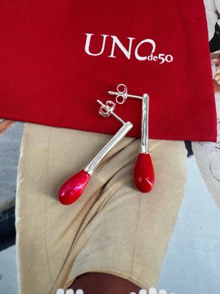 Pendientes UNO de 50 rojos y plateados