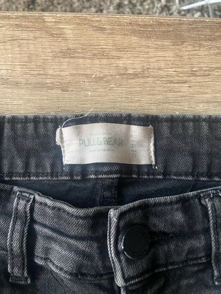 Pantalón vaquero negro Pull&Bear Talla 40