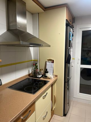 Muebles de cocina beige y madera