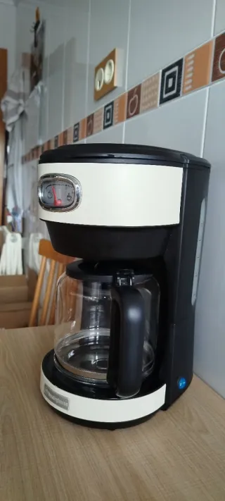 Cafetera Westinghouse Crema y Negra