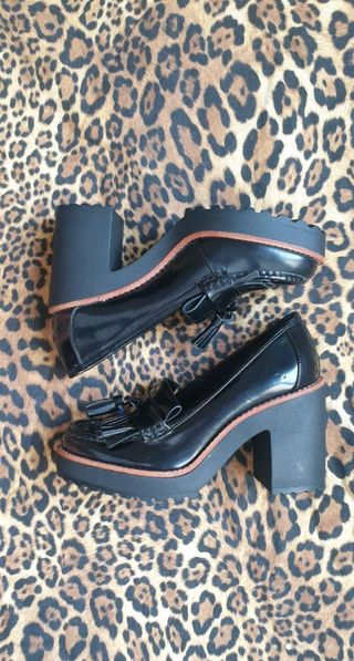 Zapatos negros de plataforma con tacón