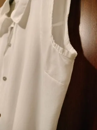 Camicia bianca senza maniche