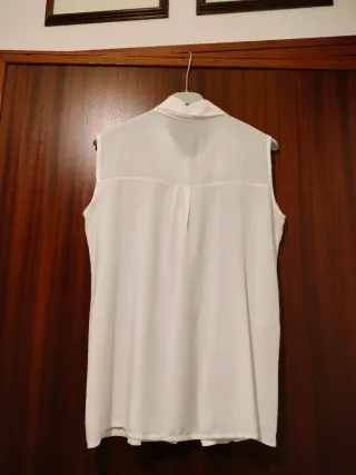 Camicia bianca senza maniche