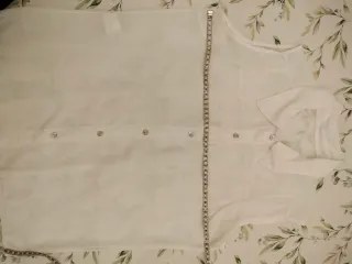 Camicia bianca senza maniche