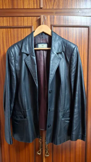 Chaqueta de cuero negra