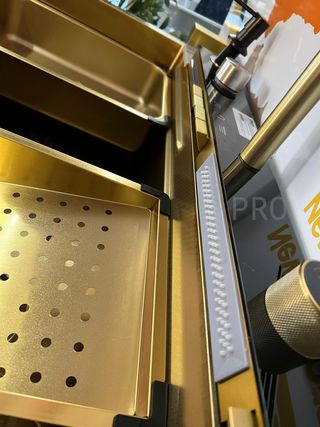 Fregadero Oro Multifunción con Pantalla Digital