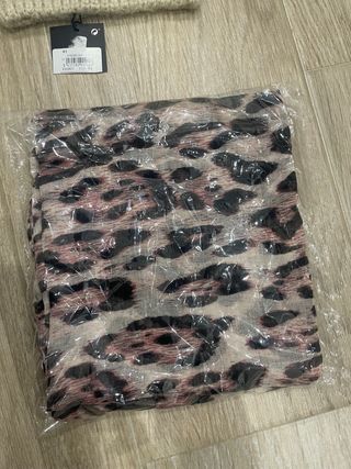 Pañuelo leopardo rosa