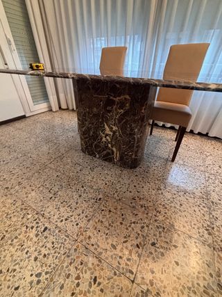 Mesa de comedor de mármol