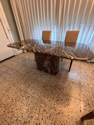 Mesa de comedor de mármol