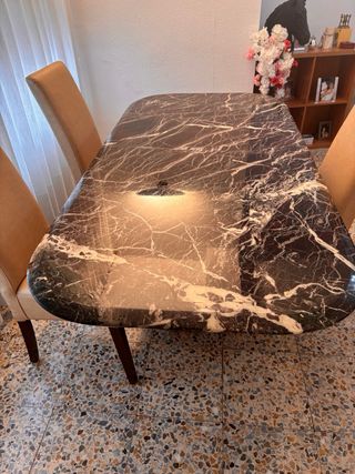 Mesa de comedor de mármol