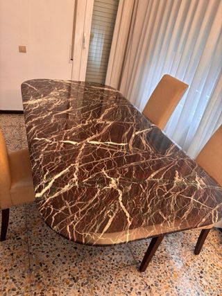 Mesa de comedor de mármol