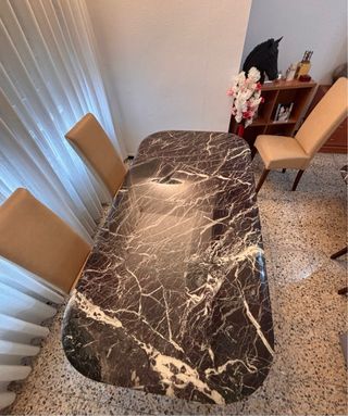 Mesa de comedor de mármol