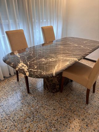 Mesa de comedor de mármol