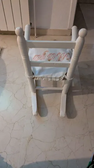 Mecedora infantil blanca