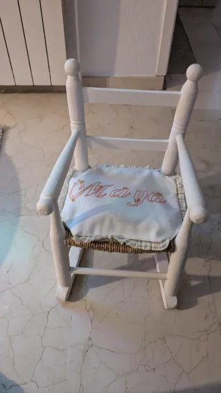 Mecedora infantil blanca