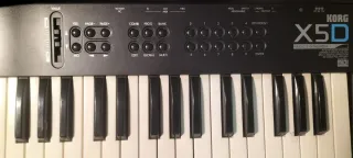 Teclado Korg X5D con funda y pedal