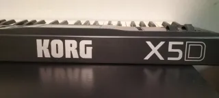 Teclado Korg X5D con funda y pedal