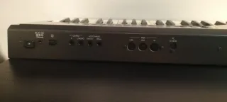 Teclado Korg X5D con funda y pedal