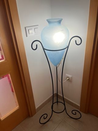 Lámpara de pie cristal azul y metal negro