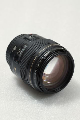 Canon EF 100mm f2 usm