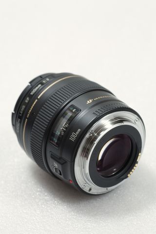 Canon EF 100mm f2 usm